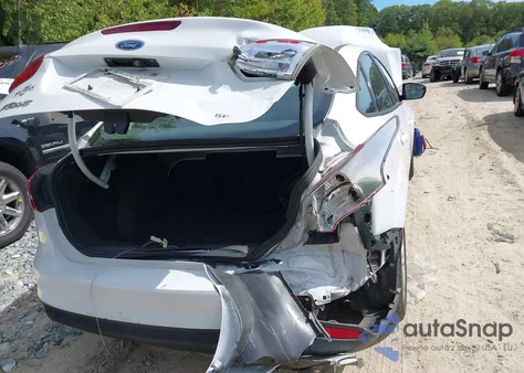 2016 Ford Focus Se z USA, uszkodzony, nr VIN 1FADP3F24GL345487